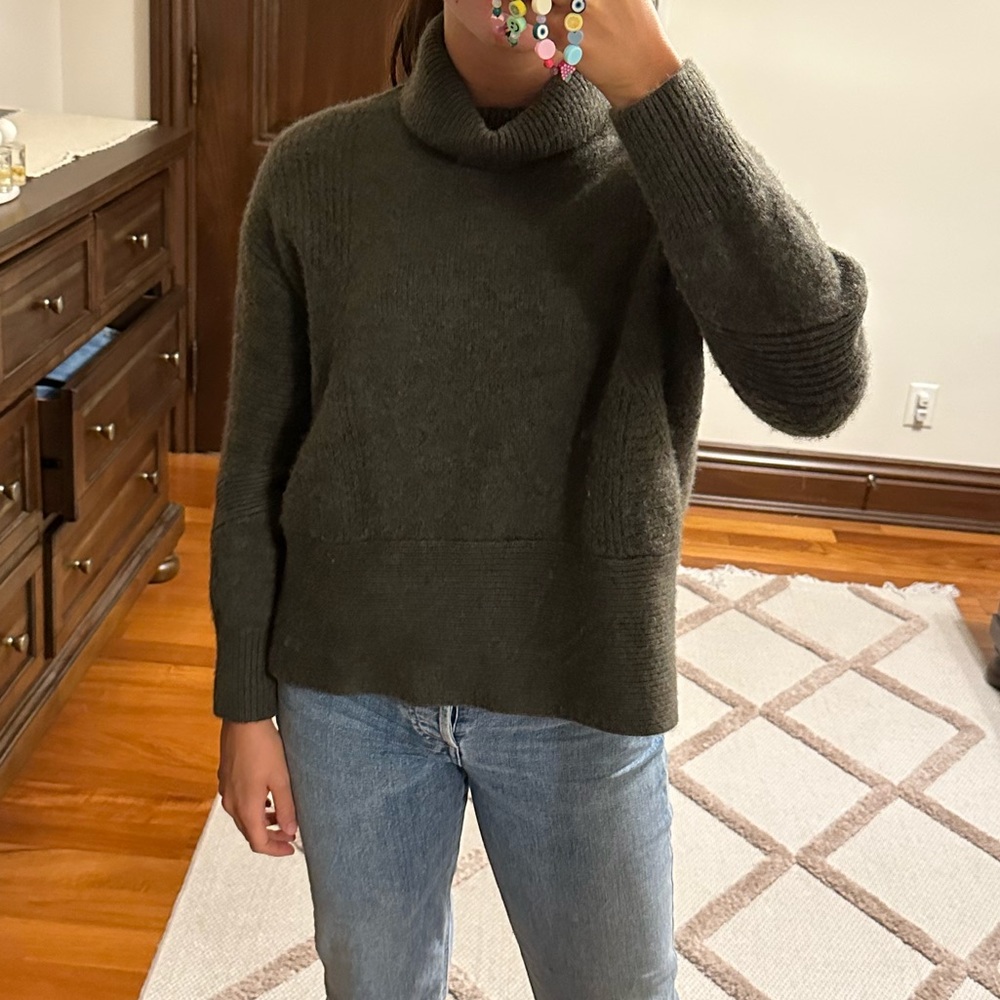 Kit and Ace cashmere forest green cropped turtle neck